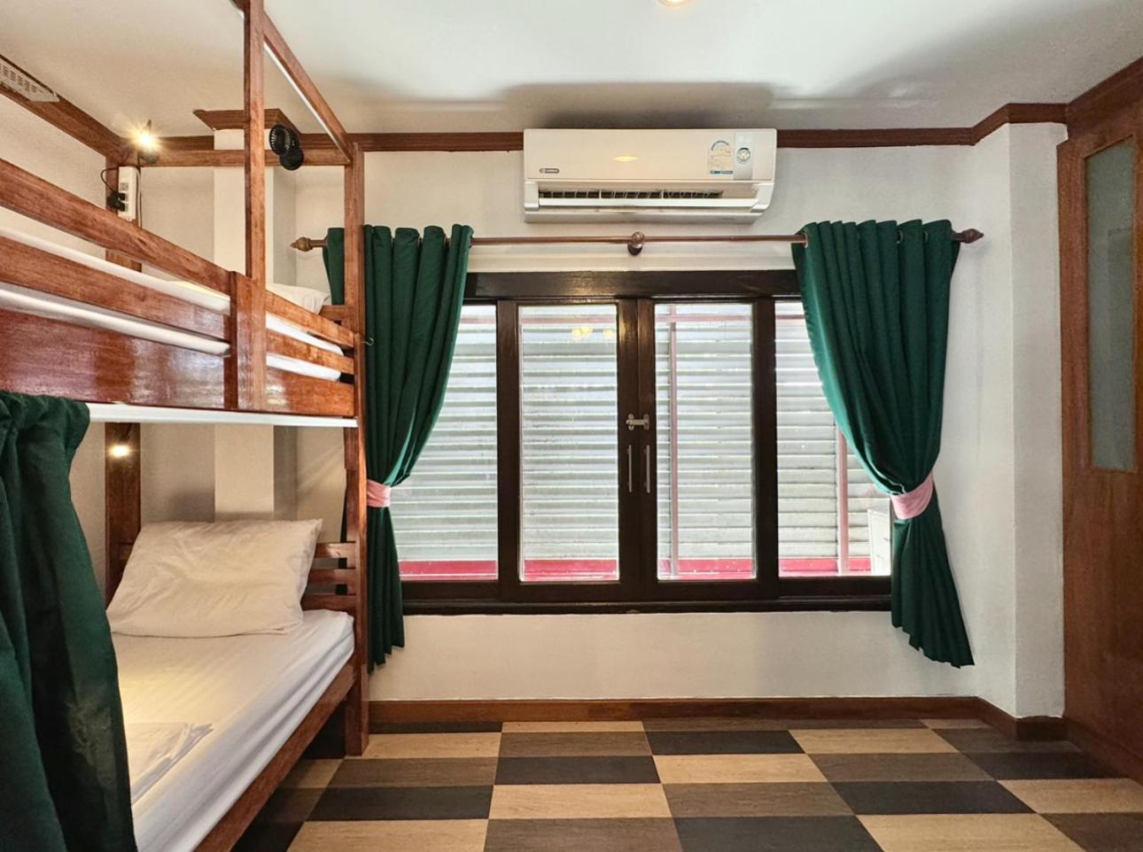 Propaganda Hostel Ko Pha Ngan Bilik gambar
